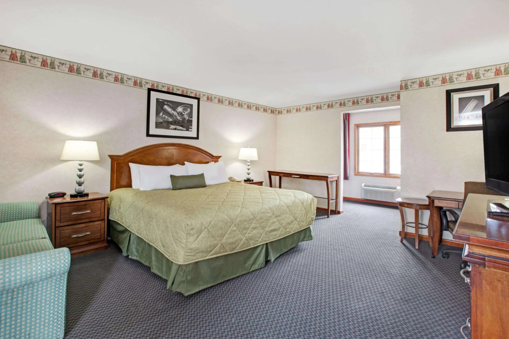 Ramada by Wyndham Flemington