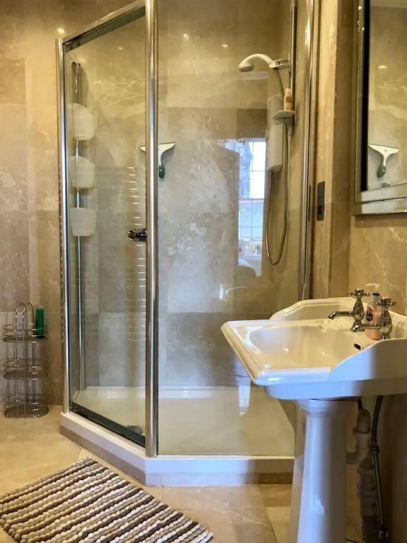4 Bedroom Georgian Flat In New Town