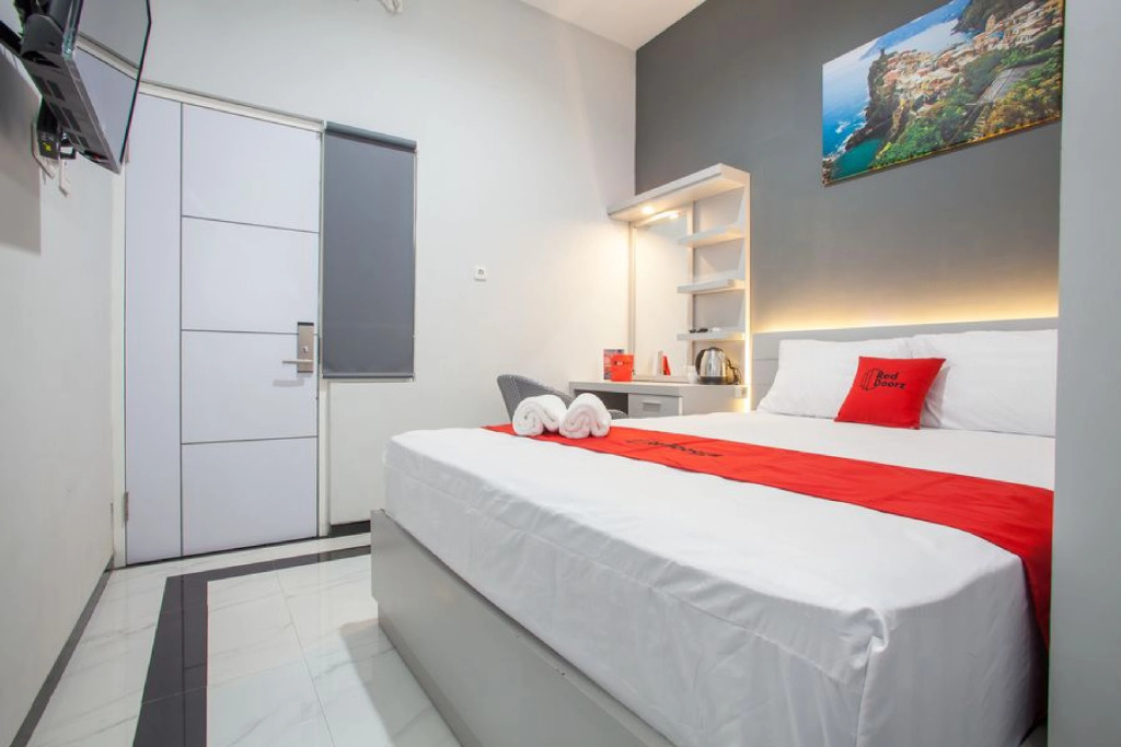 RedDoorz Plus near Politeknik Negeri Malang