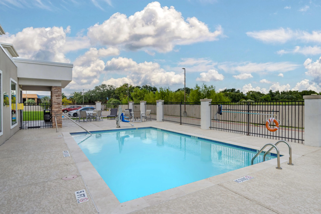 Best Western Plus Bay City Inn & Suites