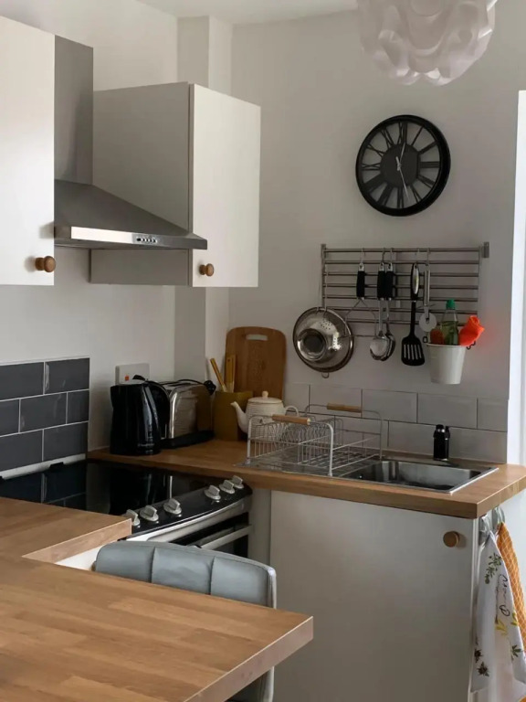 The Beehive - Self Contained Studio by the Sea (Adults Only)