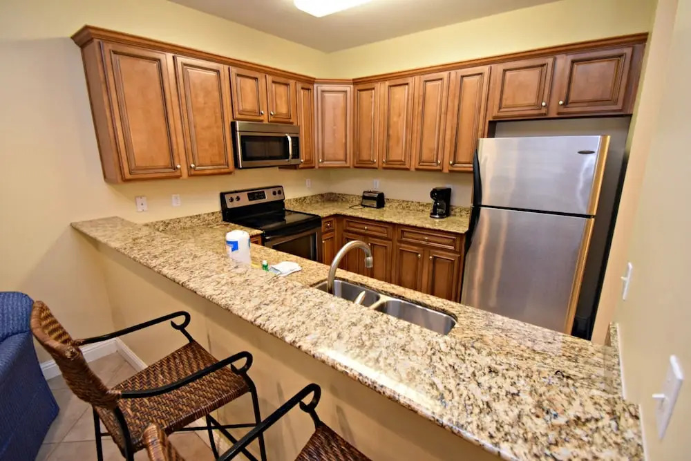 Laguna Breeze E 2 Bedroom Condo by Redawning