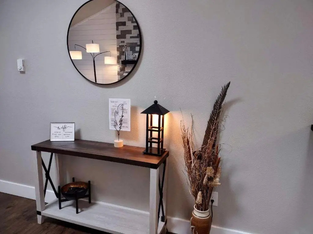 Cozy and Quiet Family Home in Park Setting Near PDX