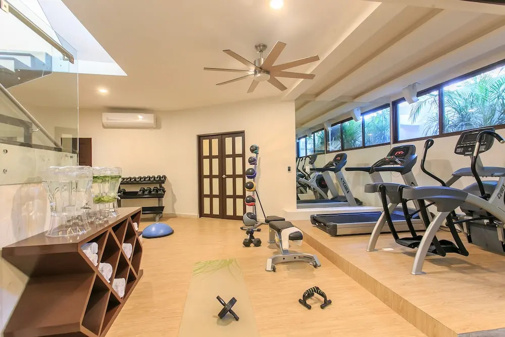 Wonderful 6 Bedroom villa 5 steps to the Best Beach in Playacar