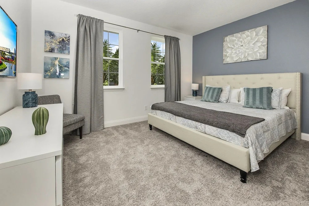 Amazing New 5 Bedroom 4.5 Bathroom Townhome with Private Pool