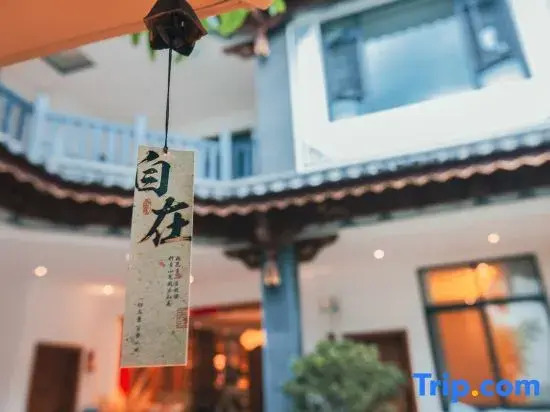 Dali Hepu Log Home Inn