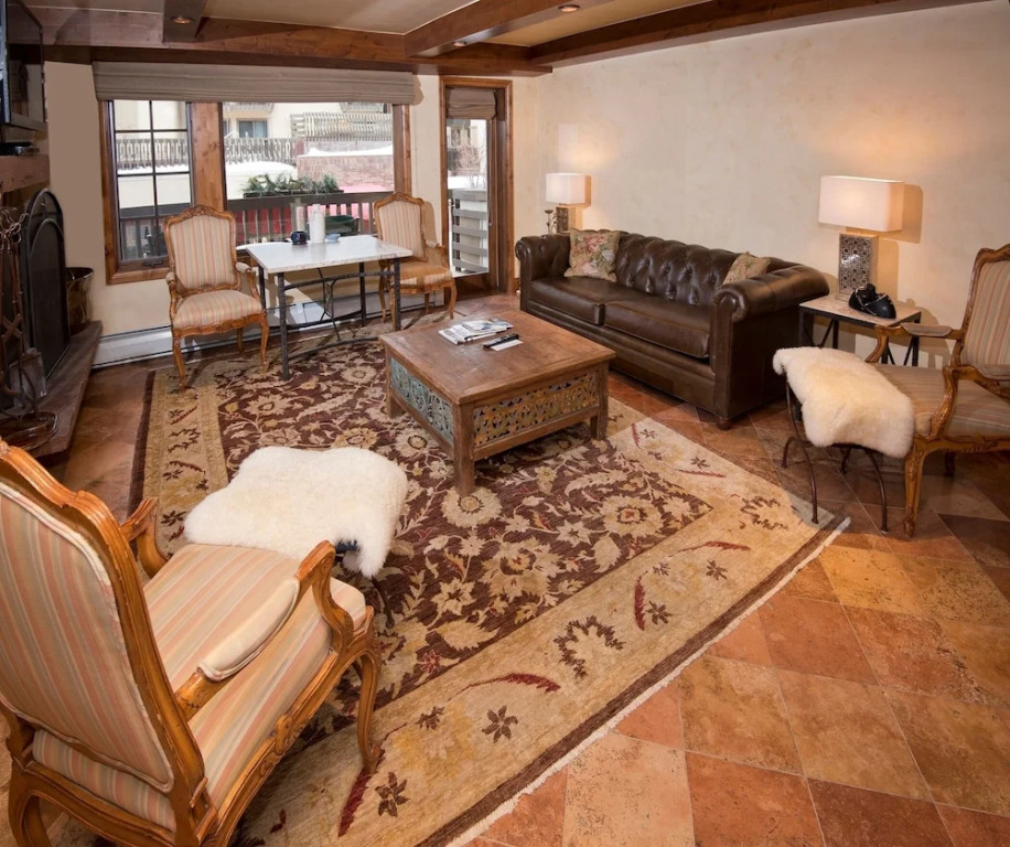 Relaxing 1 Bedroom Condo with Premium Amenities by RedAwning