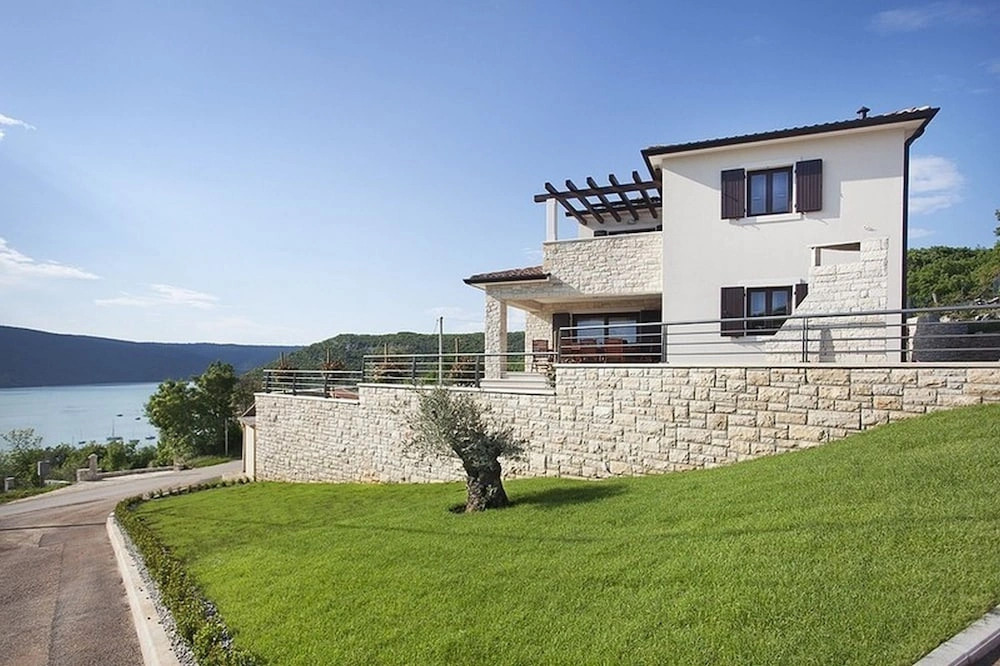 Villa Royal Blue