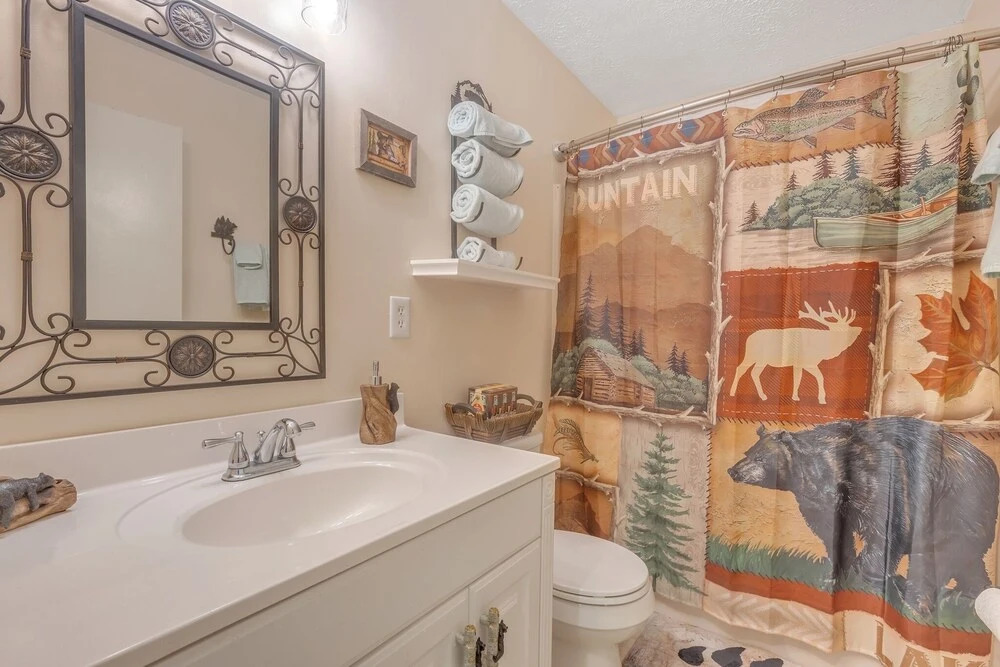 Thirsty Bear Den - Relaxing Pet Friendly Cabin In Gatlinburg 3 Bedroom Home by Redawning