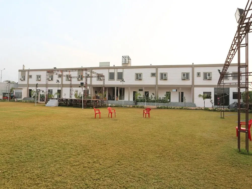 OYO 27686 Hotel Chandra Garden