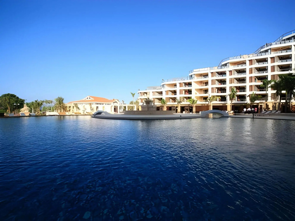 Xinglong Old Banyan Hotel