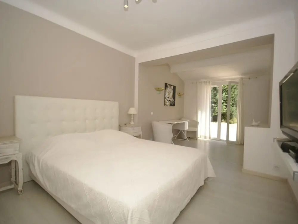 Ideally Located Villa at Ste Maxime, Beautiful sea View, air Conditioning and Large Garden
