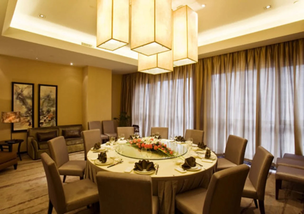 Hangzhou E M Grand Hotel