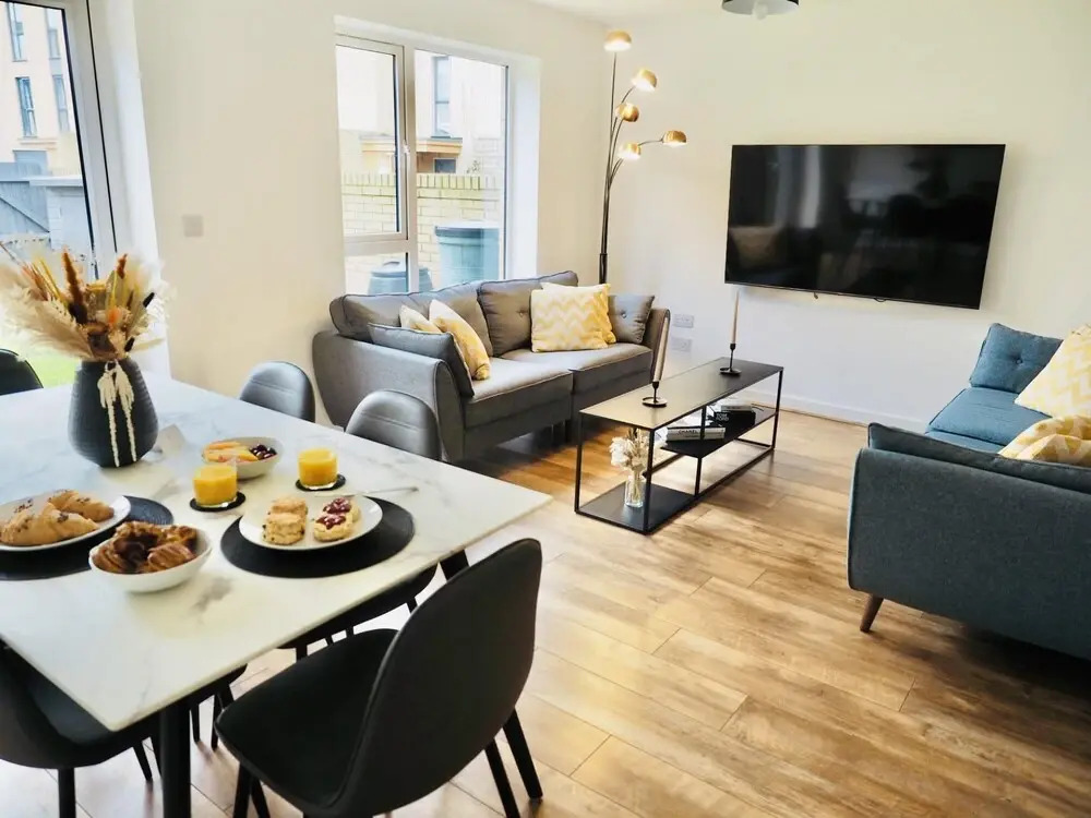 SA Today Firepool Cres Taunton Fibre Wi-fi Netflix