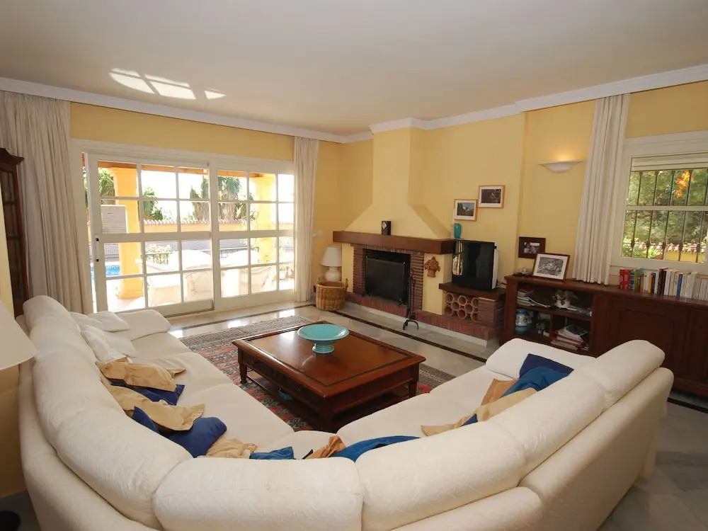 Holiday Villa near Fuengirola with Private Swimming Pool in Green Oasis