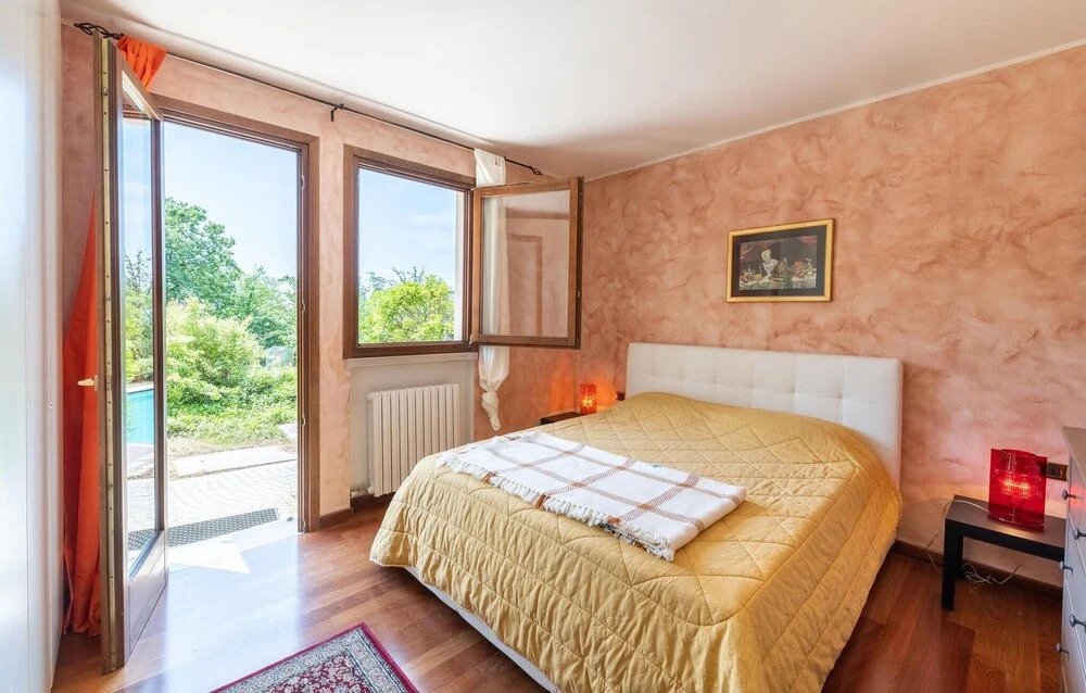 Stunning Home in Albisano With Wifi, Private Swimming Pool and 6 Bedrooms
