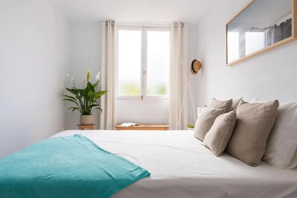 Beach Apt With Sea View And Pool, 50 Steps To The Sea