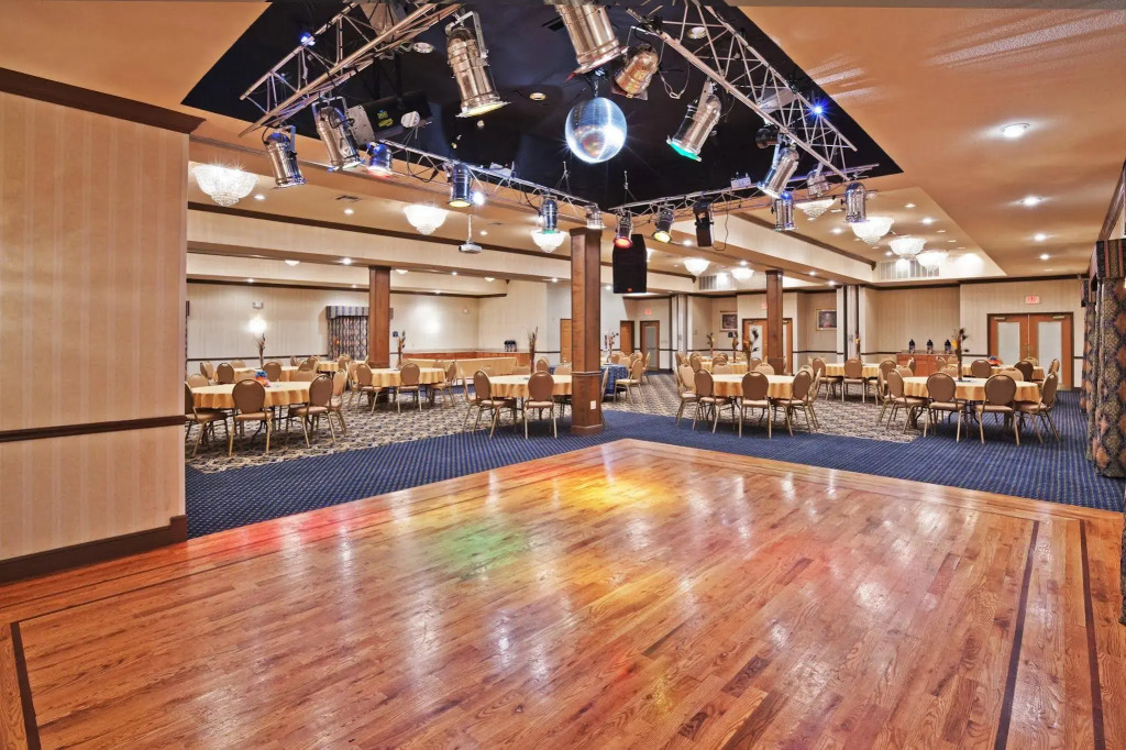 Holiday Inn Express & Suites Glenpool by IHG