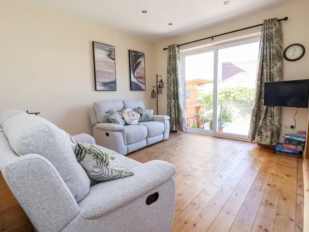 3 Rhyd Drive