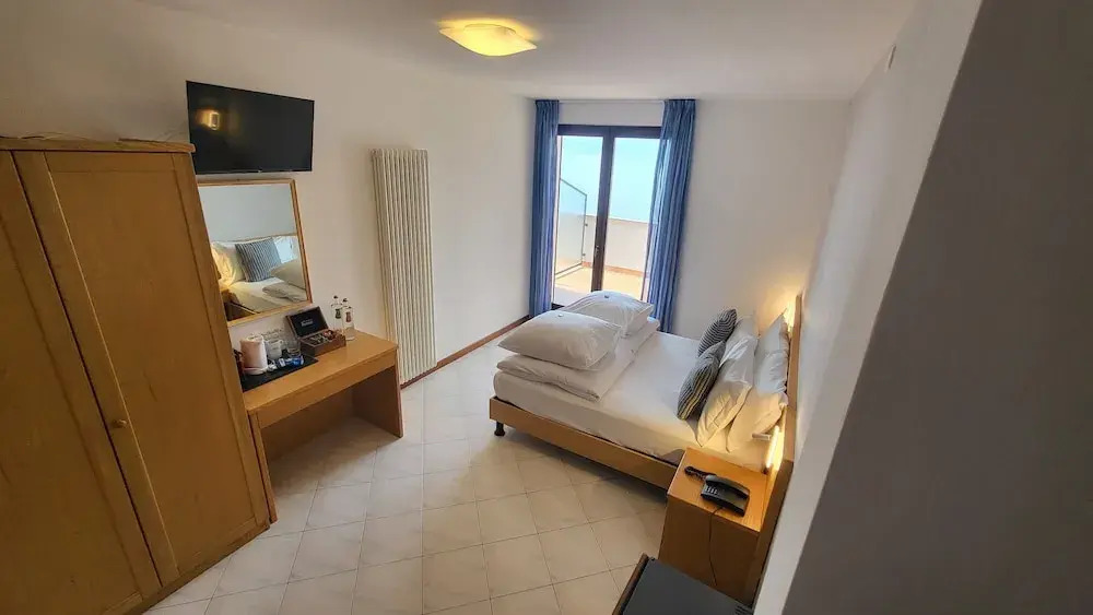 Villa Josefine Lake Front beach and Pool