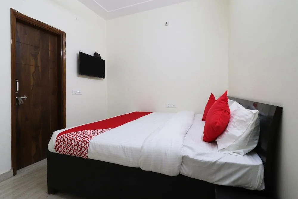 OYO 46761 Hotel Royal King Deluxe