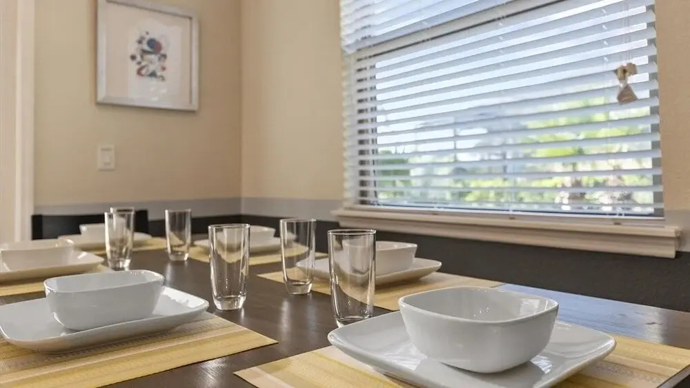 5 Bed 4 Bath Townhouse With Pool 5 Bedroom Townhouse by RedAwning