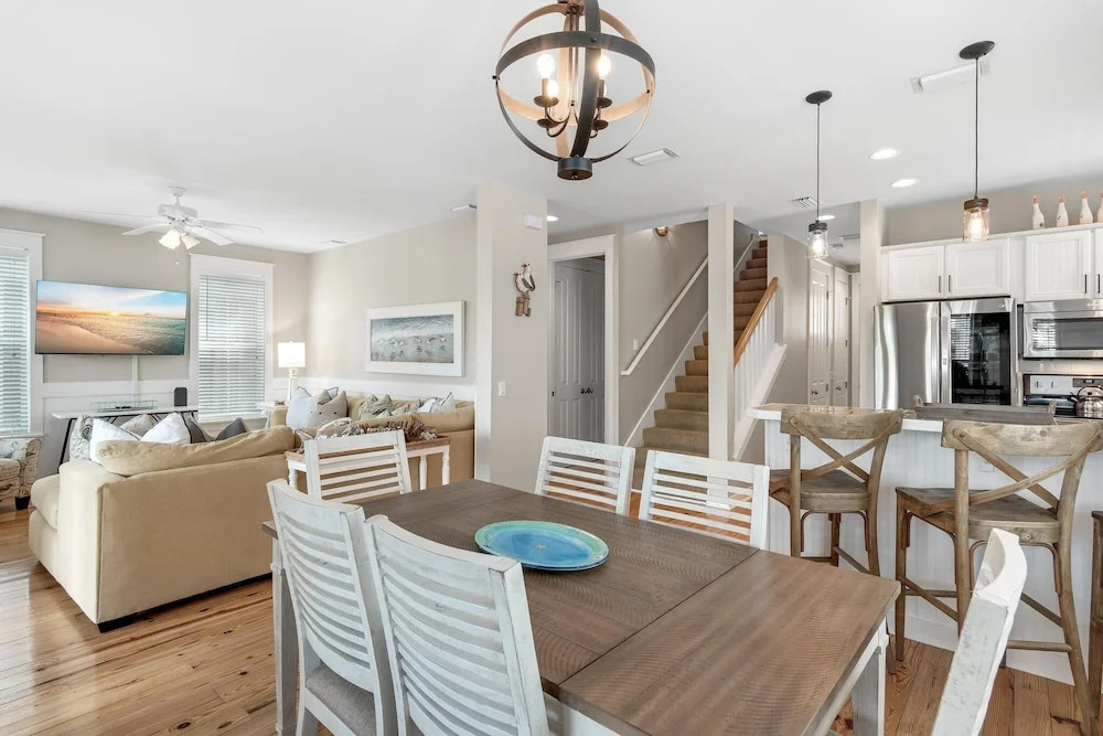 1358 Laurel Grove