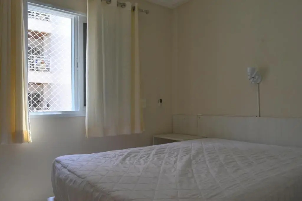 Aluga-se Apto 2 Quartos, sendo 1 suíte, 3 Ar cond. Mobília completa - Praia Grande Ubatuba/SP