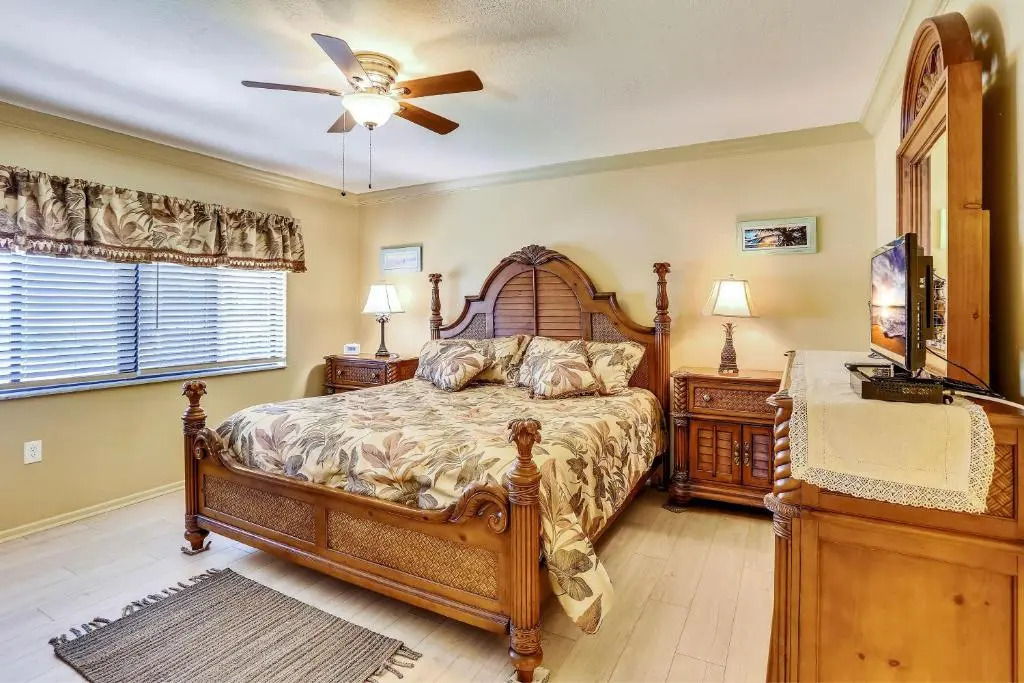 Land's End 11-407 Beach Front - Premier