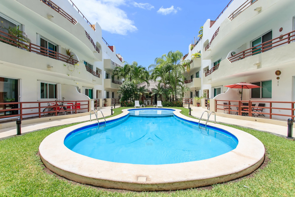 Contemporary Private 2 Br Ph Near Everything
