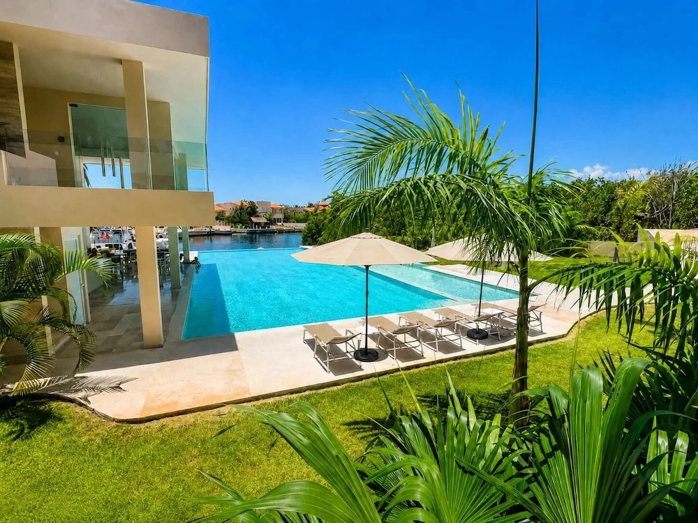 Marina view 3BR pool 7min walk to beach