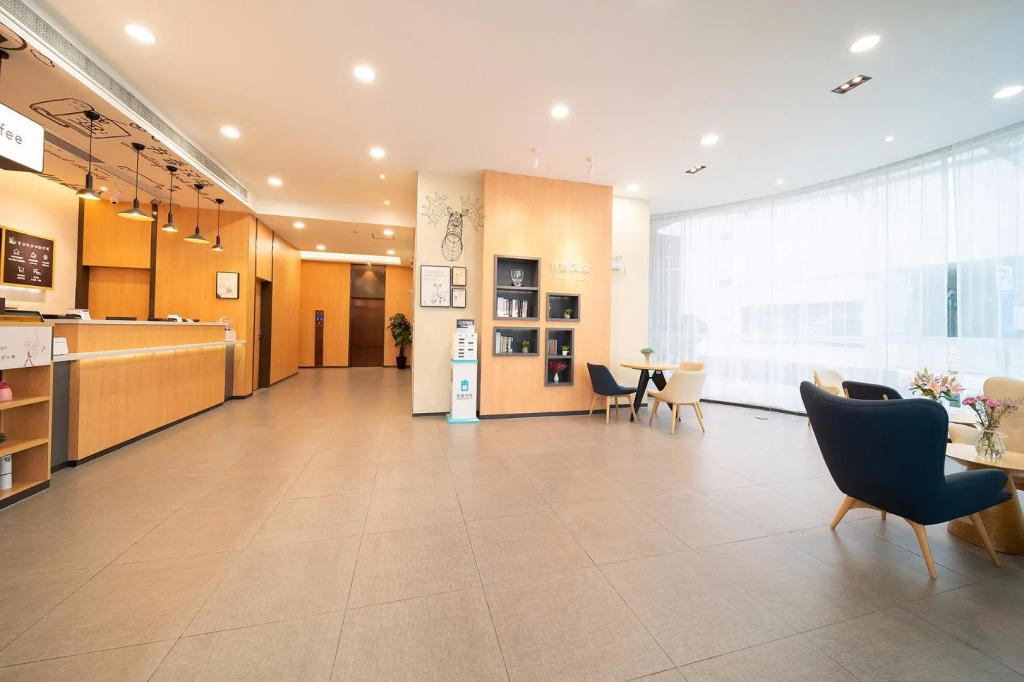 珠海 海之珠丨GlobalRomanticPearl酒店-拱北口岸珠海站店 早餐7点到11点 免费自助洗衣房 免费停车 免费健身房 外语翻译接待 步行海边 步行拱北口岸 步行珠海站