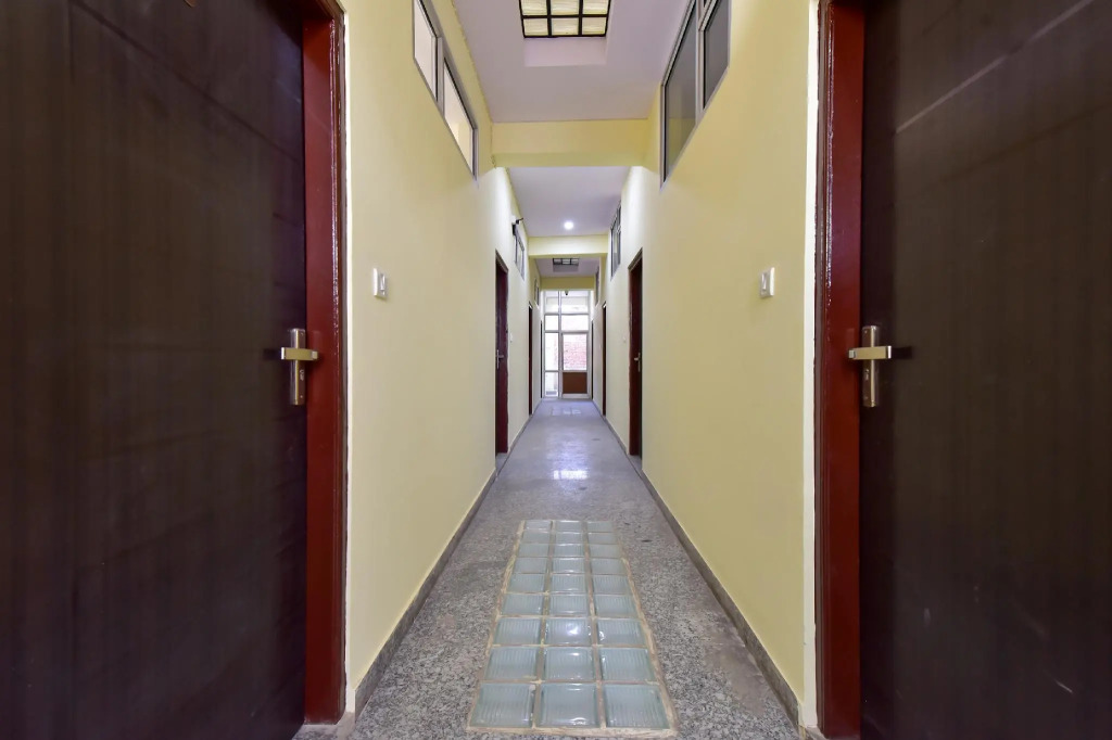 OYO 77294 Hotel Vanshil