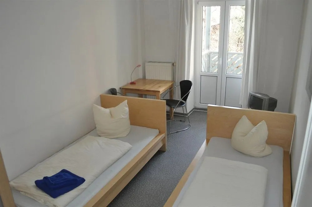 A bed Privatzimmer Dresden - Nichtraucherpension