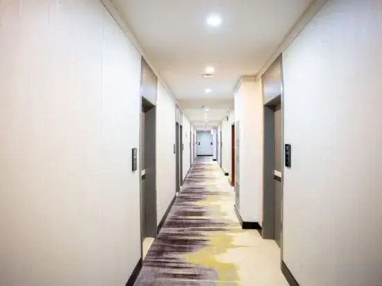 Huayi Hotel(Tianjin Dongli Development Zone National Convention and Exhibition Center Store)