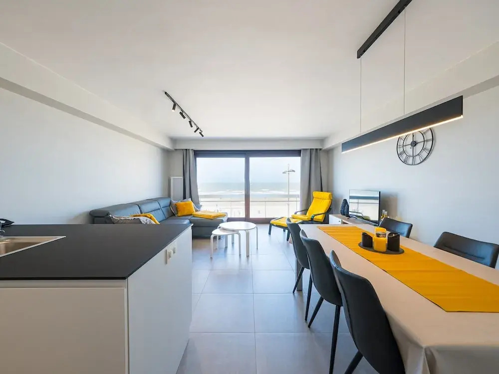 Apartment With 3 Bedrooms and sea View