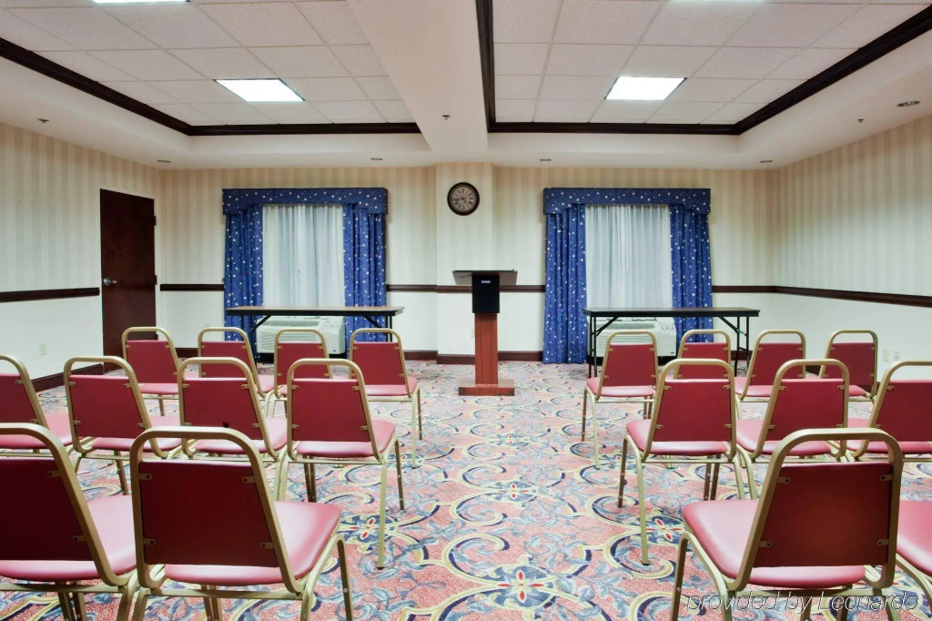 Holiday Inn Express & Suites Chesapeake by IHG