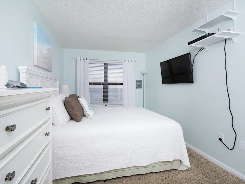 427 East Beach Blvd Condo #464 - 2 Br condo by RedAwning