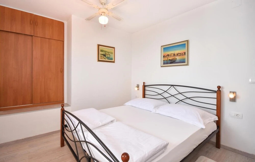 Awesome Home in Lokva Rogoznica With Wifi and 4 Bedrooms