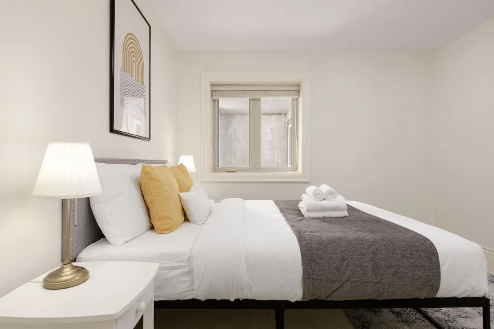 Cozy 2BR BSMT Suite Near Grouse Mt. and Edgemont.