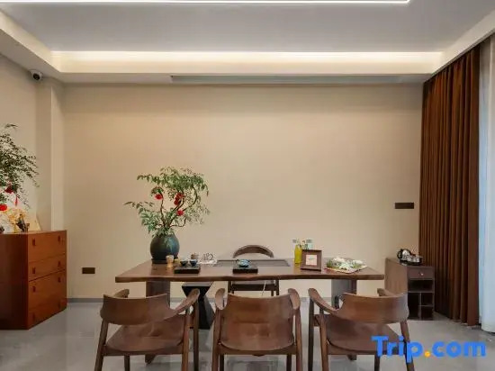 "Ru Yuan Xiao Zhu" B&B in Yunhe Terrace.