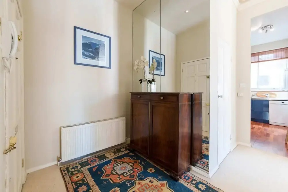 Homely 2 Bedroom Victorian Apartment in Hampstead