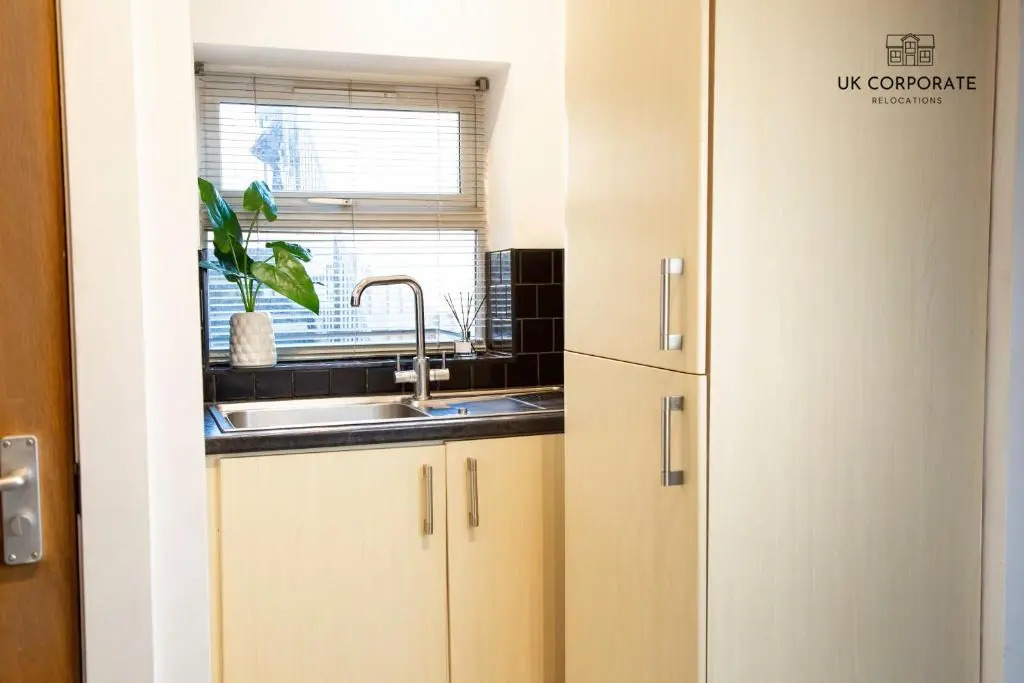 2 bed Apartment by UK Corporate Relocations Ltd