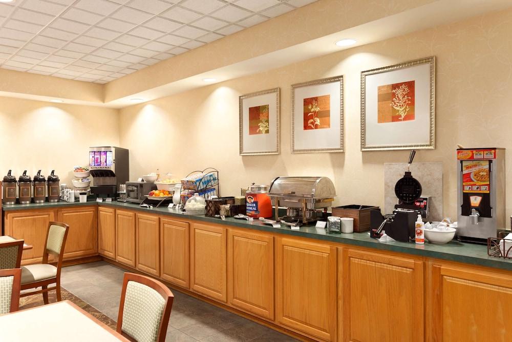 Country Inn & Suites by Radisson, Bel Air-Aberdeen, MD