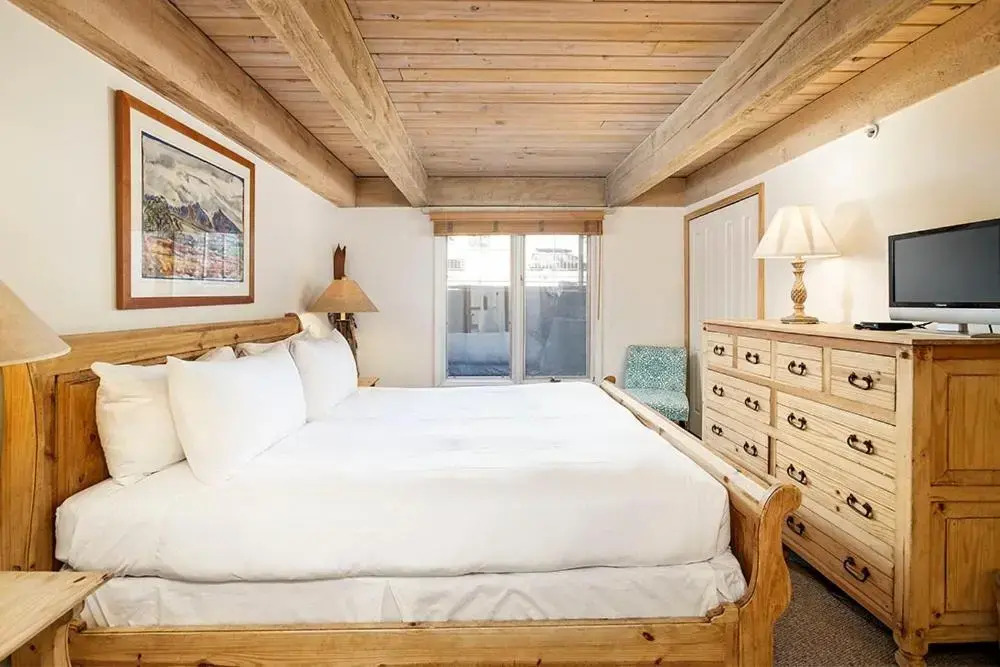Chateau Eau Claire Unit 8