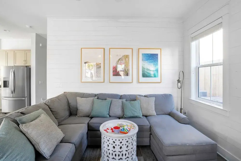 Lyle by Avantstay Chic Beach House w/ Pool & Hot Tub Walking Distance to Ocean