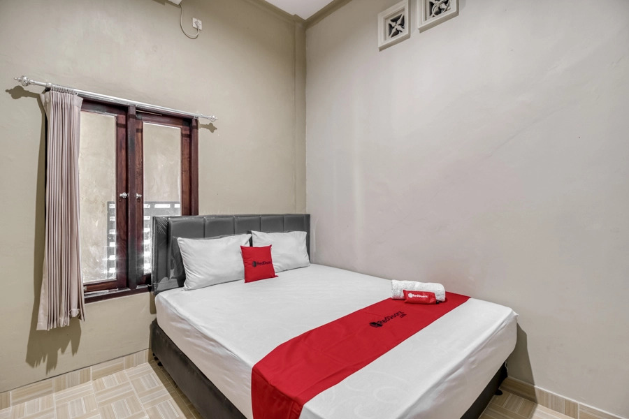 RedDoorz near AAU Adisucipto Yogyakarta