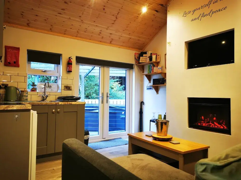 Hottub-nature-familyfriendly-wifi-parking