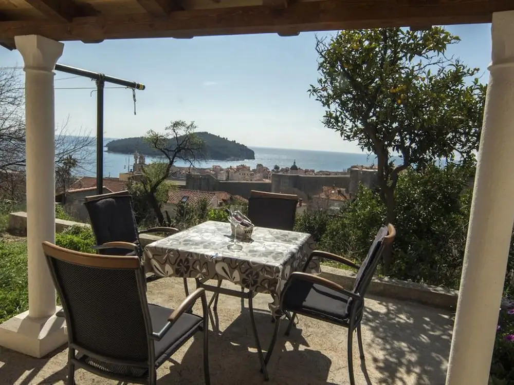 Cosy Apartment Overlooking City Walls and Island Lokrum, Private Terasse, Wi-fi