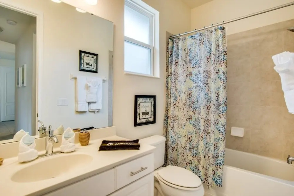 Stunning Modern Solterra 5 Bedroom/4 Bathroom Home